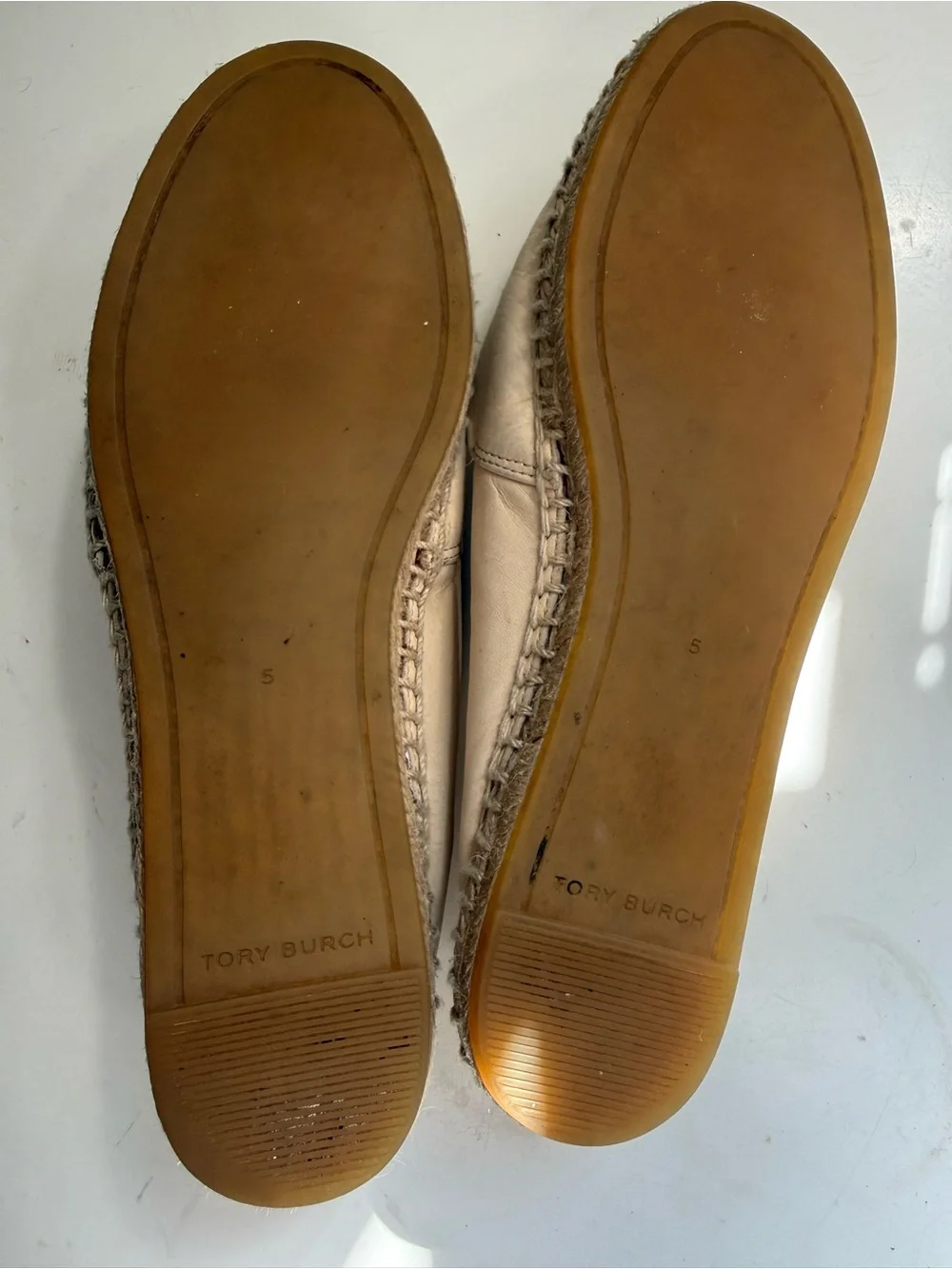 Tory Burch Eleanor size 5 Cream Leather Espadrille Flats with Gold Logo Emblem